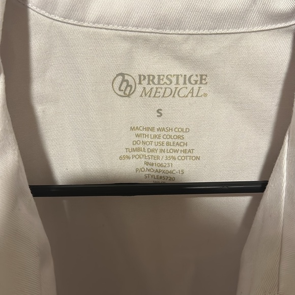 Medical Lab Coat - Picture 2 of 3